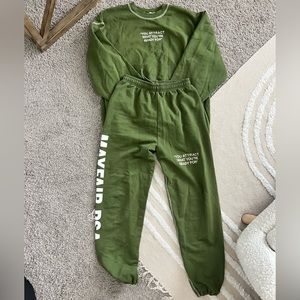 Mayfair 1 size green matching sweatsuit